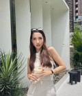 Phaelyn 34 Jahre Bangkok Housing Village Thailand