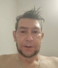 Loic 38 ans Charolles France