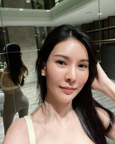 Alice 32 Jahre Bangkok Thailand