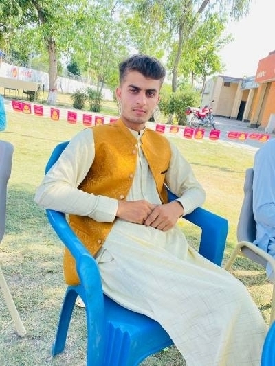 Adnan 20 ans Islamabad  Pakistan