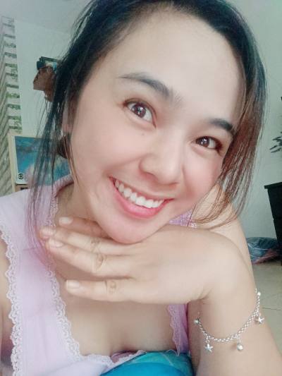 Ying 34 years Nakornratchasrima Thailand