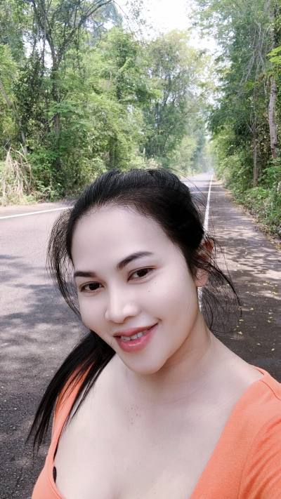 Kwan 35 ans Maha Sarakham Thaïlande