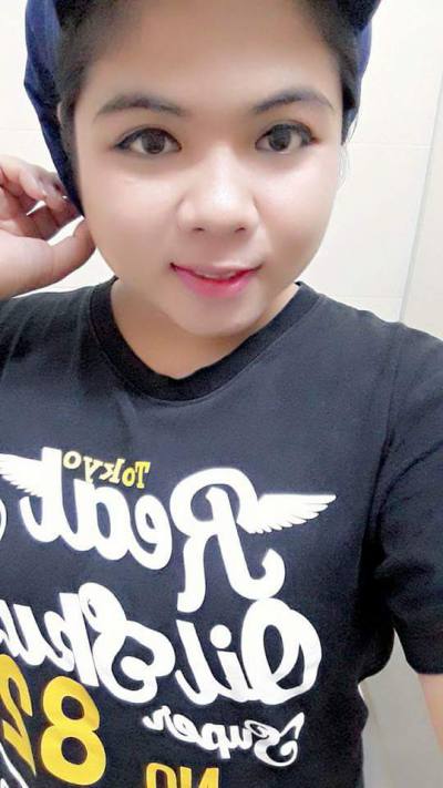 Alisa 32 ans Samut Sakhon Thaïlande