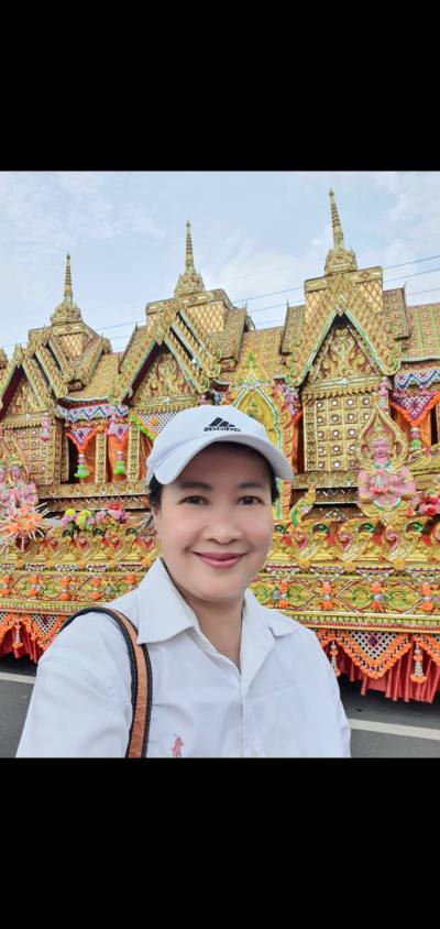 กุหลาบทิพย์ บุญภูงา 52 Jahre Kornkarn Thailand