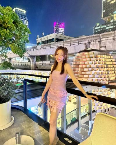 Chitra 35 Jahre Bangkok Mahanakhon Thailand