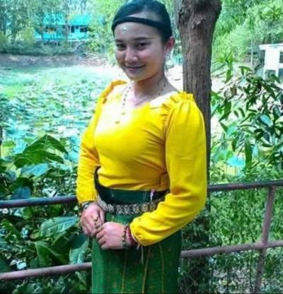 Araya 38 years Keangkhro Thailand