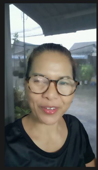 Sirirak 59 ans Pavitra Thaïlande