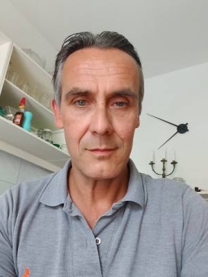 René 51 ans Düsseldorf  Allemagne