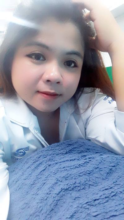 Alisa 32 ans Samut Sakhon Thaïlande