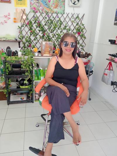 Dararat 56 ans Thai Thaïlande