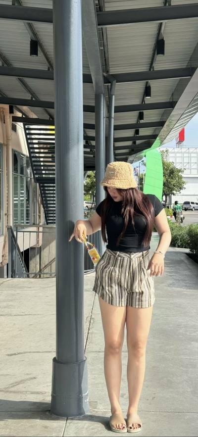 Aranyika 25 ans Bangkok Thaïlande