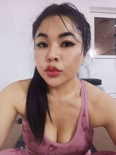 Yui 36 ans Sakon Nakhon Thaïlande