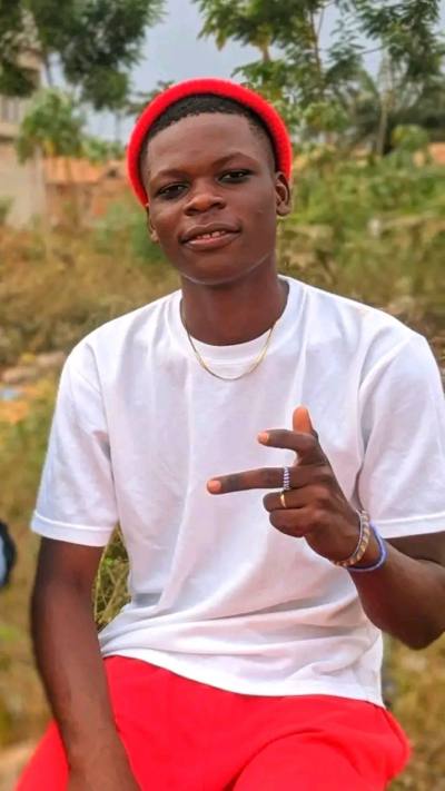 Denis 21 ans Lomé  Togo