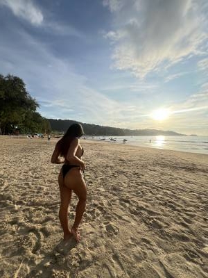 Anna 21 ans Patong  Thaïlande