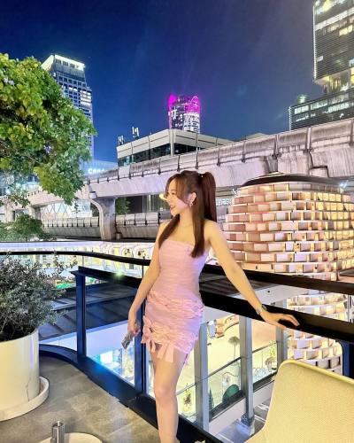 Chitra 35 Jahre Bangkok Mahanakhon Thailand