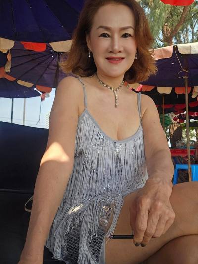 Atchara 56 Jahre กรุงเทพ Thailand