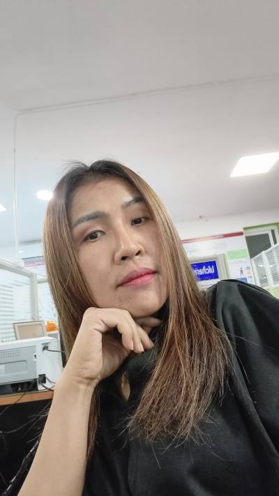 Ratri 45 ans Saraburi Thaïlande