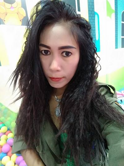 Suphasinee 46 ans Samut Prakan Thaïlande